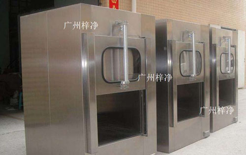 傳遞窗廣泛應用于微細科技、生物實驗室、制藥廠、醫院、食品加工業、LCD、電子廠等等一切需要空氣凈化的場所。