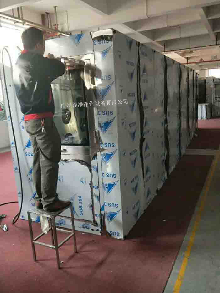 1590型風淋室-標準雙人風淋室是人/貨物進出潔凈室常用的一種凈化裝置。 1590型風淋室-標準雙人風淋室是人/貨物進出潔凈室常用的一種凈化裝置。